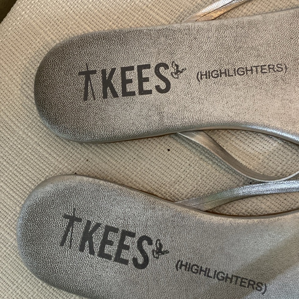 🐬Tkees Sandals🐬 - Picture 3 of 5